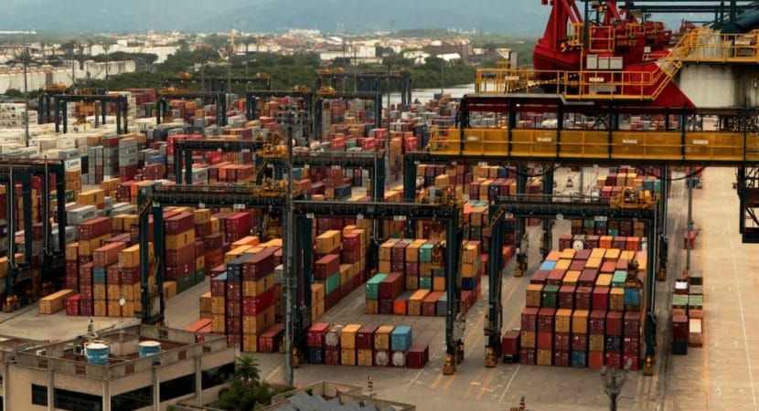 Para o setor portuário seguir em frente e crescer cada vez mais, é necessário que mais investimentos sejam realizados nos portos brasileiros através do Governo Federal e demais órgãos