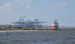 Por ajudar nos poços de petróleo, o navio Siem Helix I possui grande importância no setor portuário. Espera-se que o Estaleiro Rio Grande receba o Helix II