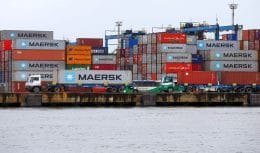 A Maersk está com uma parceria com a The Ocean CleanUp que visa reduzir a quantidade de plástico nos oceanos
