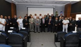 Representantes da Marinha se reuniram em um evento para a assinatura de licença para a construção de submarino com propulsão nuclear