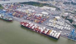 O Porto de Navegantes se tornou o primeiro de Santa Catarina a bater a marca de 10 milhões de TEUs em movimentação de carga com a chegada do navio Teno para operações no local